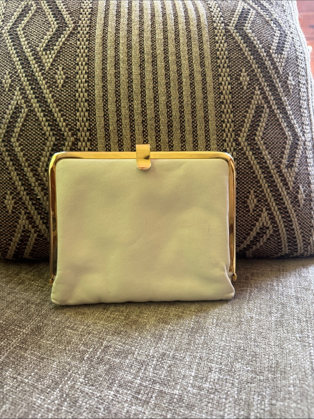 Vintage Cream Leather Clasp Wallet with Gold Frame And Chain